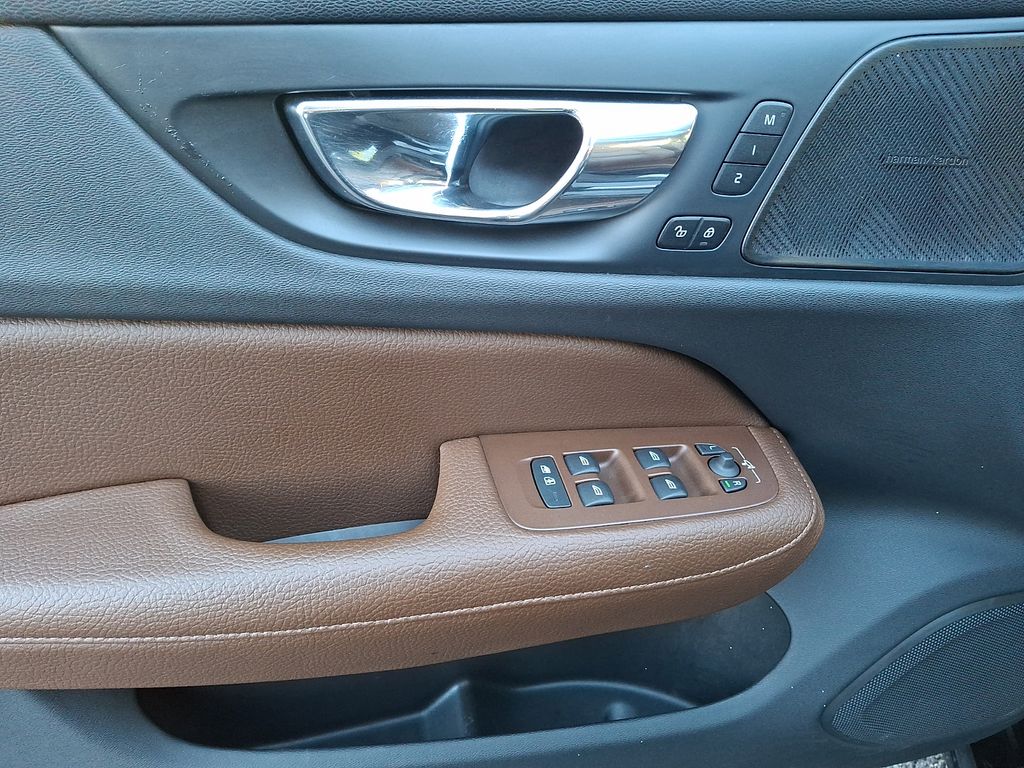 Thumbnail: 2019 Volvo S60 - 8