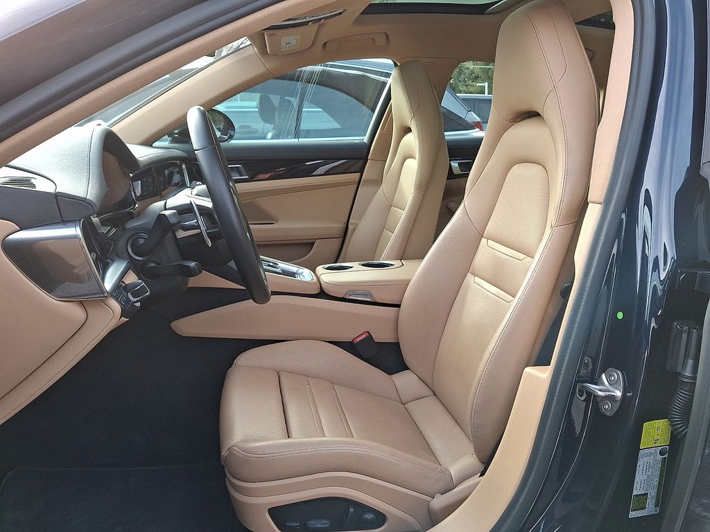 Thumbnail: 2022 Porsche Panamera - 9