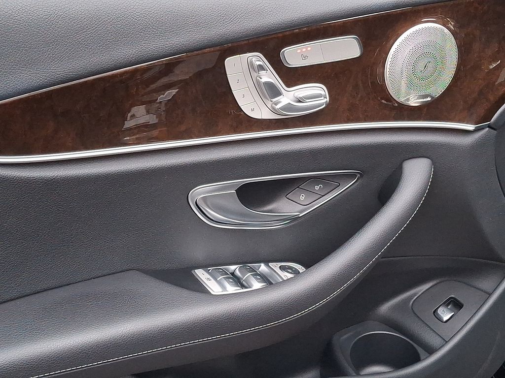 Thumbnail: 2022 Mercedes-Benz E-Class - 8
