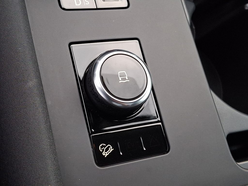 Thumbnail: 2025 Land Rover Discovery - 21