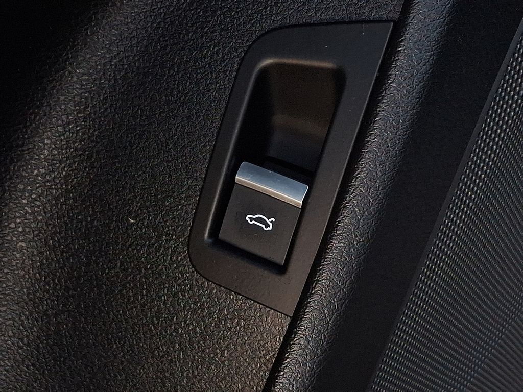 Thumbnail: 2019 Audi Q8 - 24