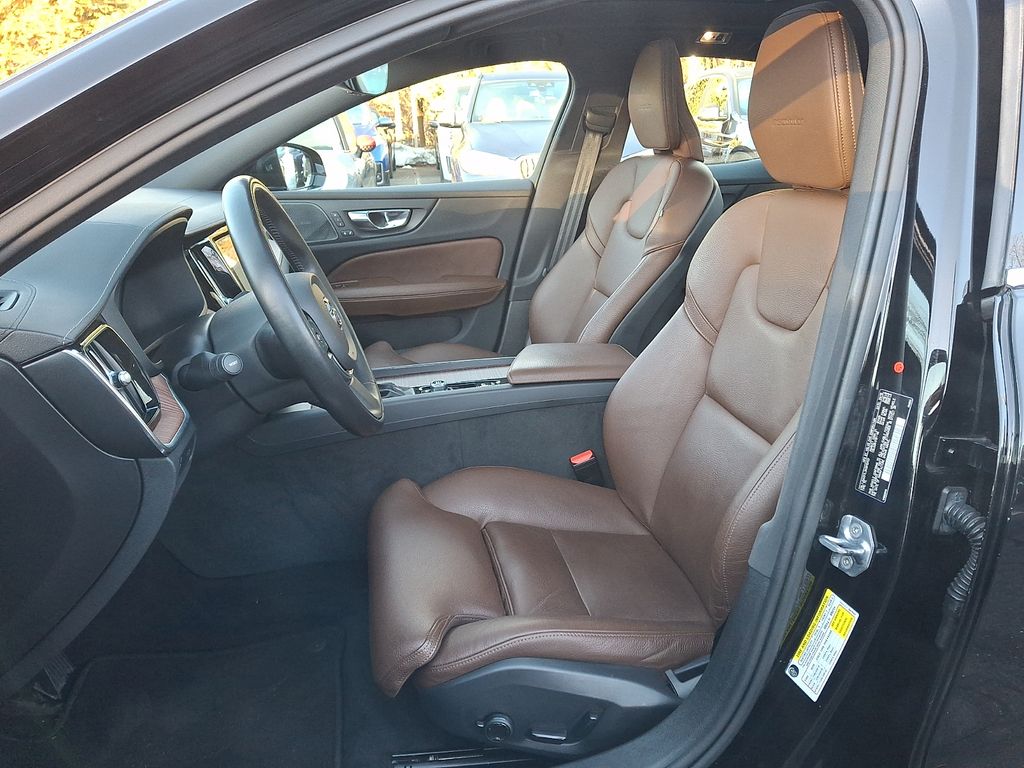 Thumbnail: 2019 Volvo S60 - 9