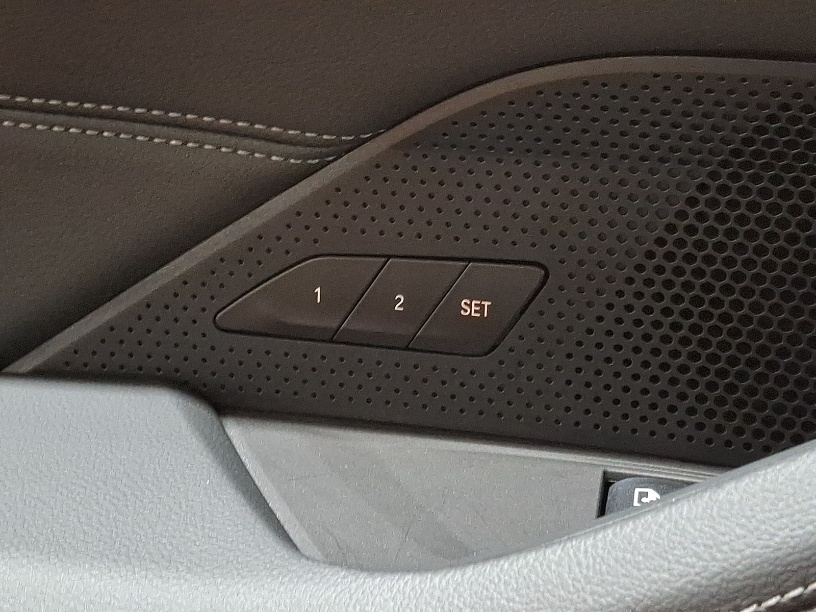 Thumbnail: 2025 BMW 4 Series - 23