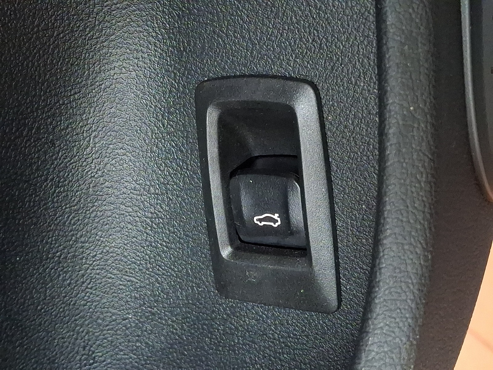 Thumbnail: 2025 BMW i4 - 25