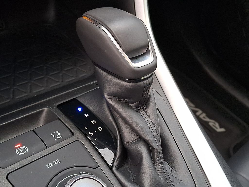 Thumbnail: 2020 Toyota RAV4 - 13