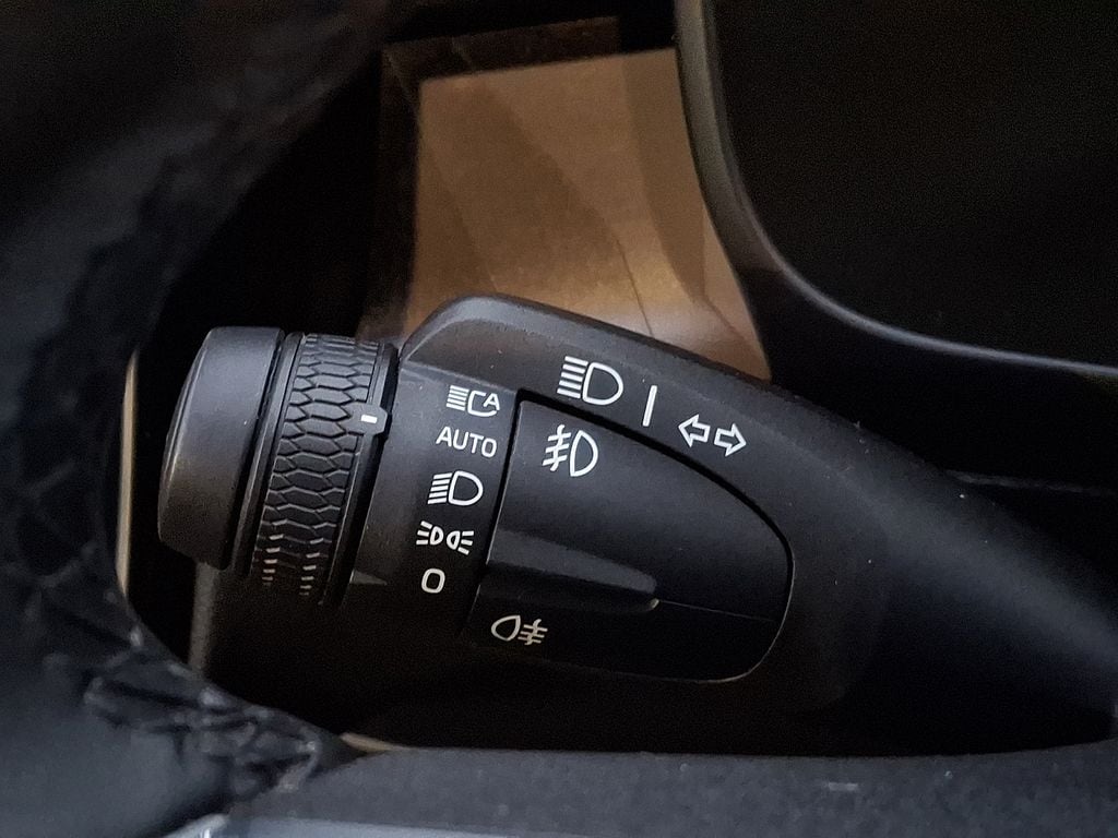 Thumbnail: 2023 Volvo XC40 - 24