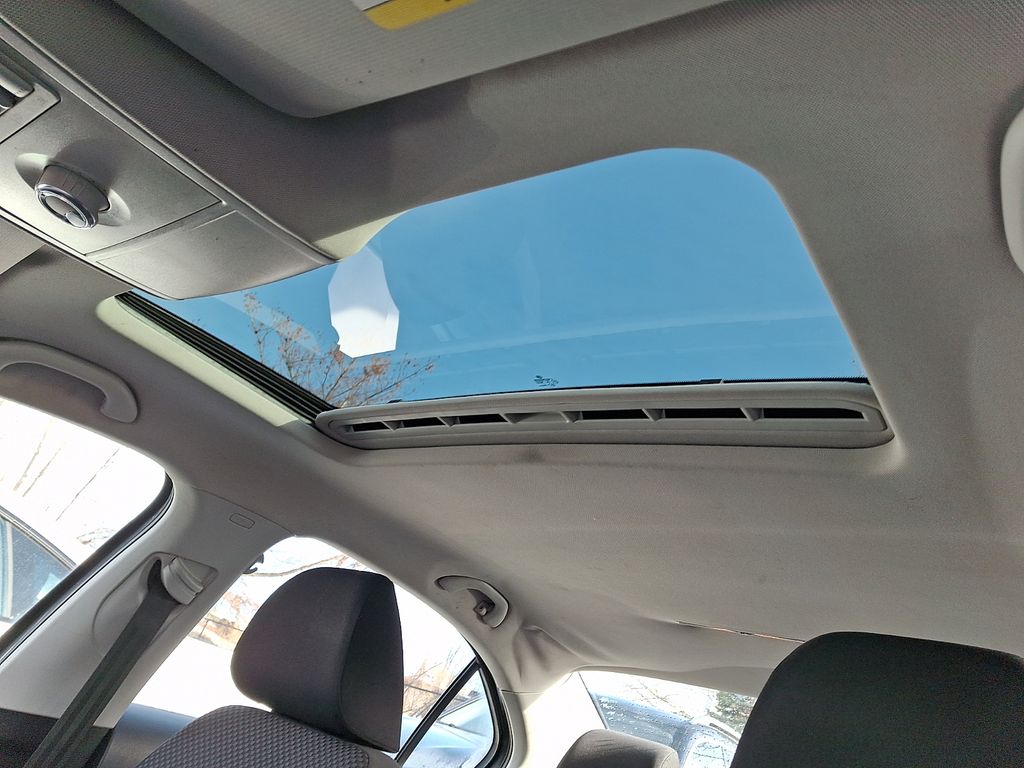 Thumbnail: 2012 Volkswagen Jetta - 12