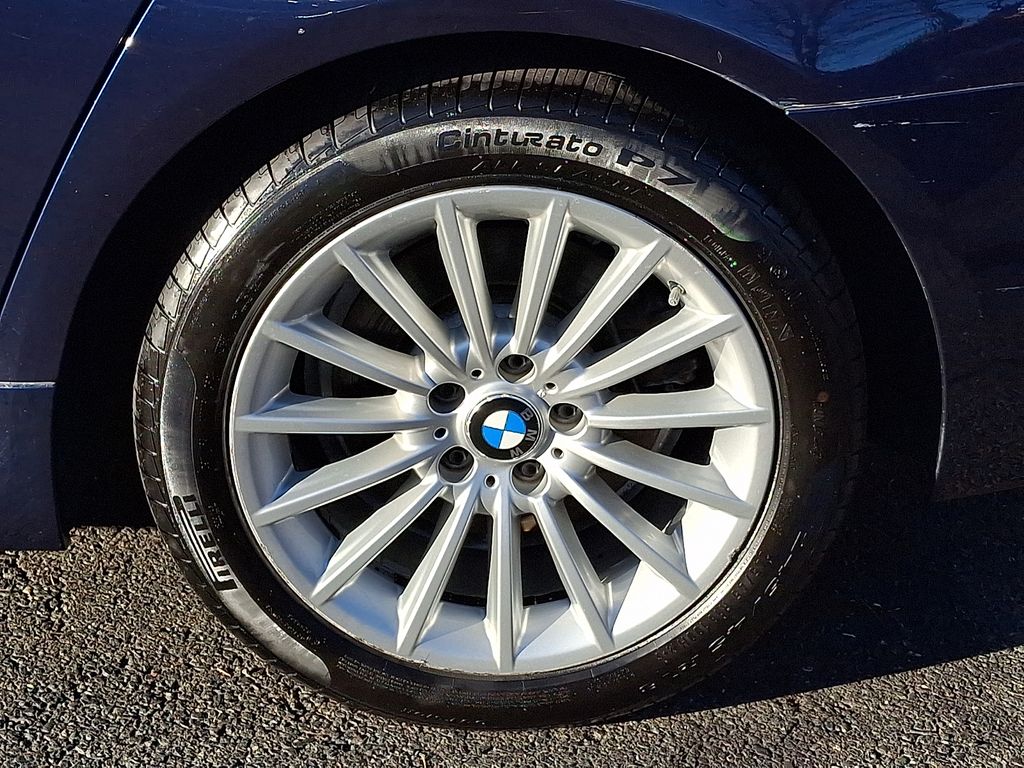 Thumbnail: 2011 BMW 5 Series - 6