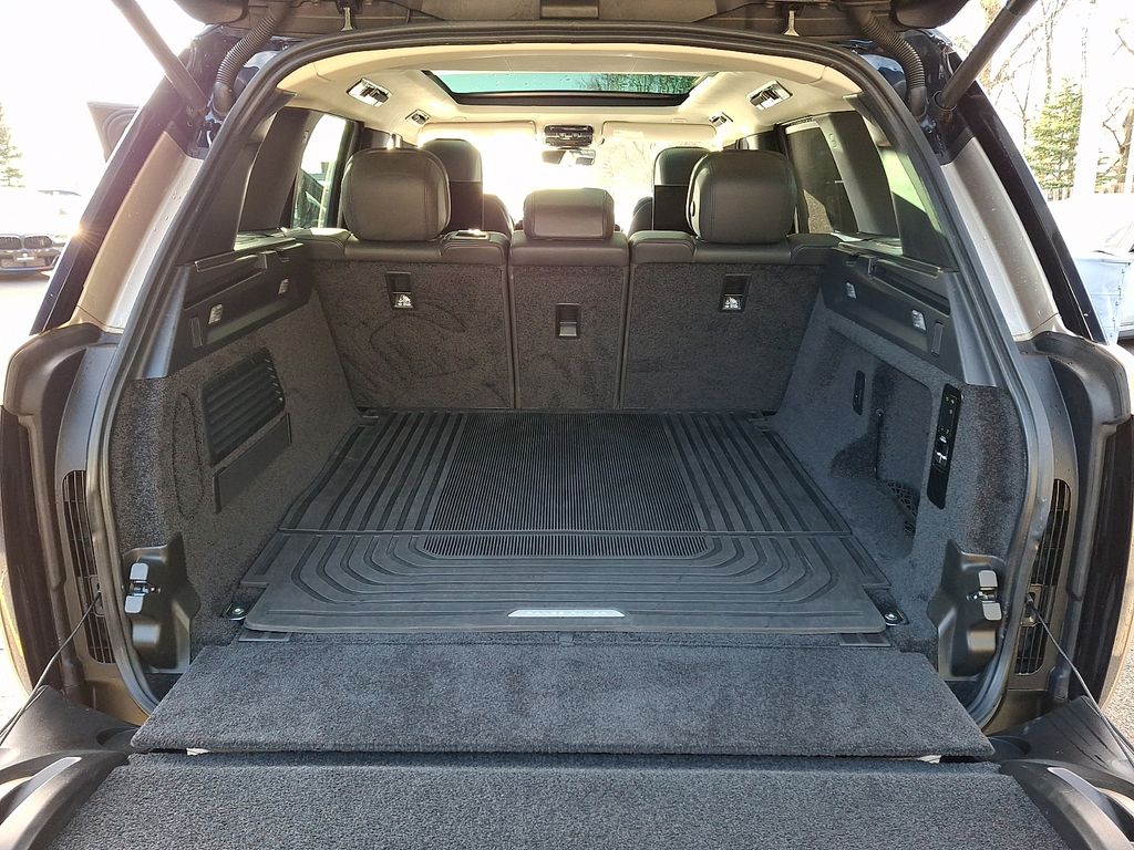 Thumbnail: 2023 Land Rover Range Rover - 25