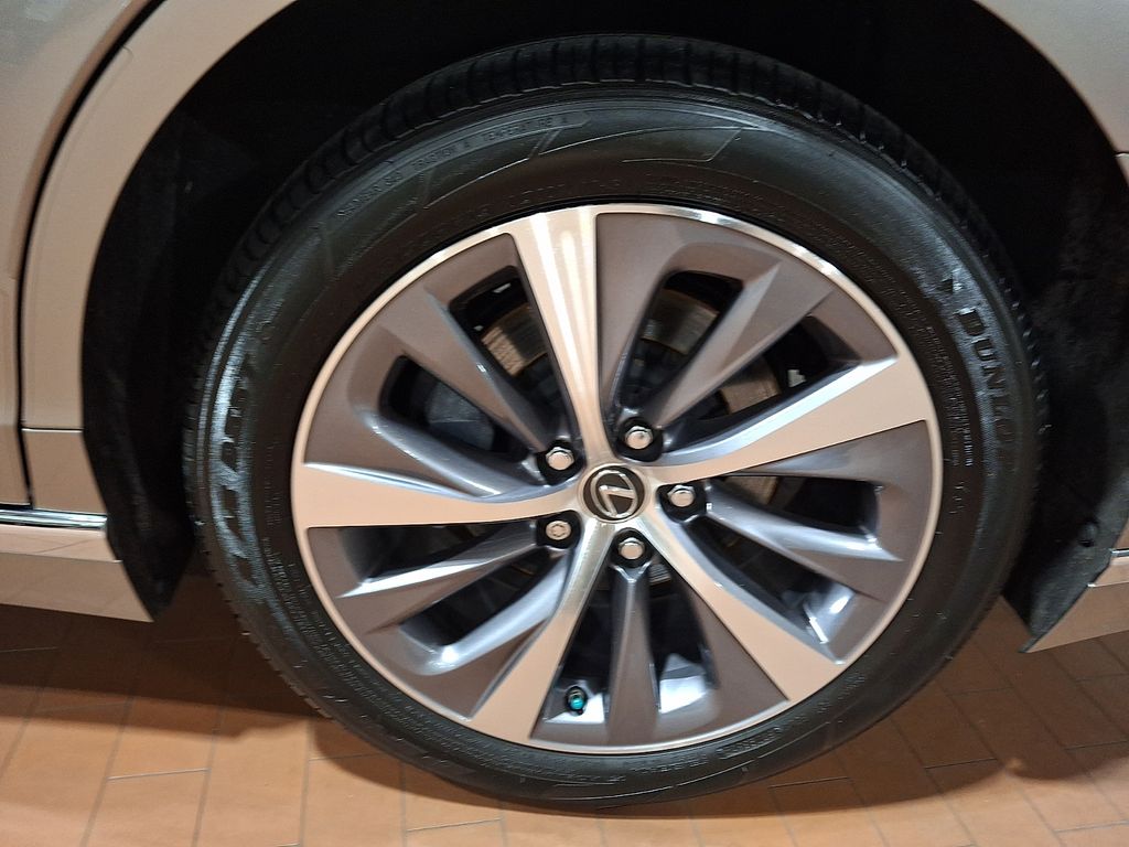 Thumbnail: 2020 Lexus LS - 7