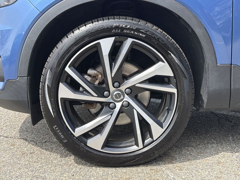Thumbnail: 2021 Volvo XC40 - 16