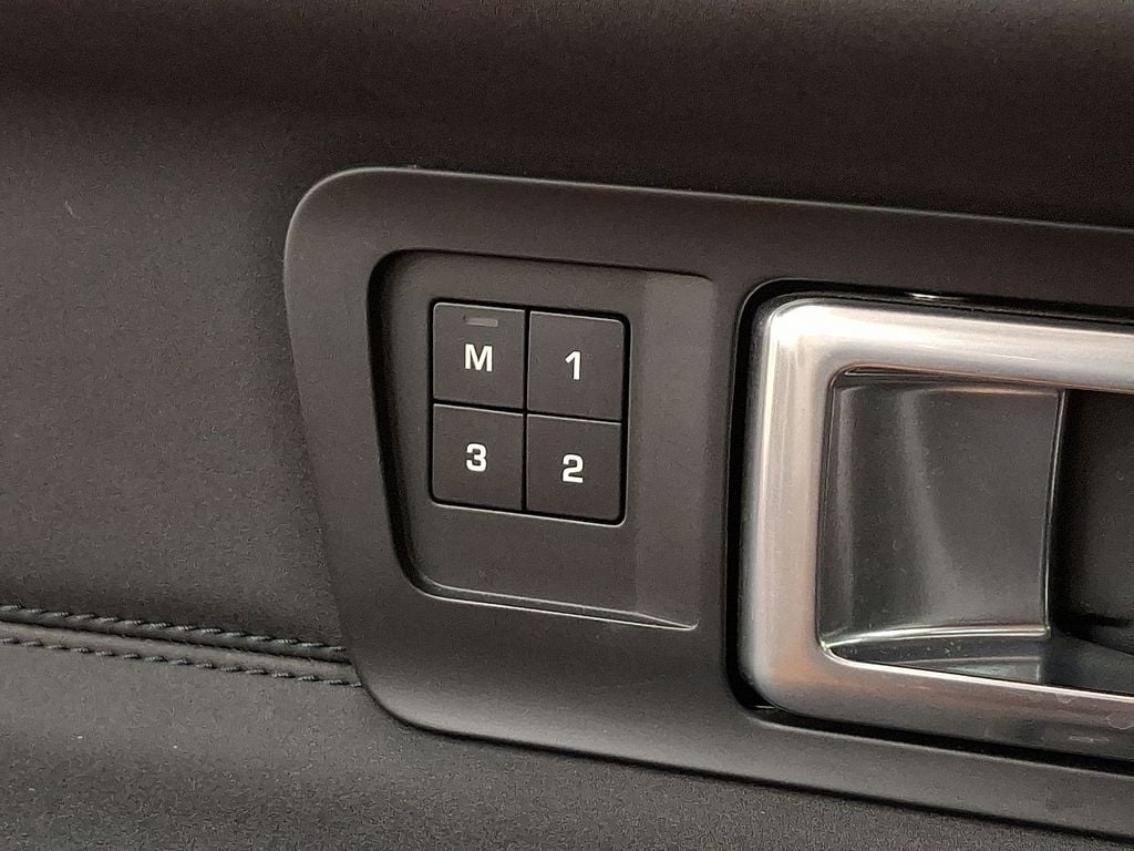 Thumbnail: 2018 Land Rover Discovery Sport - 24