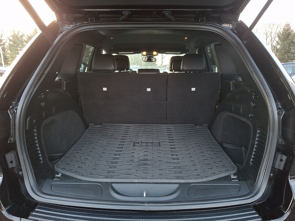 Thumbnail: 2018 Jeep Grand Cherokee - 25