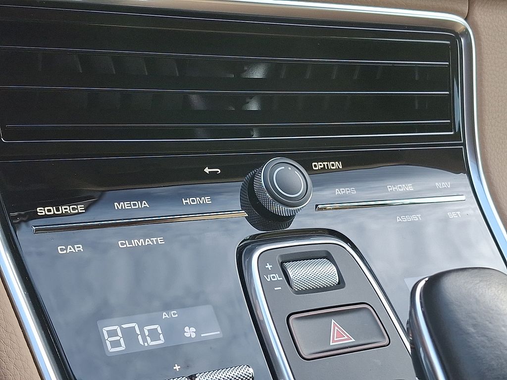 Thumbnail: 2022 Porsche Panamera - 14