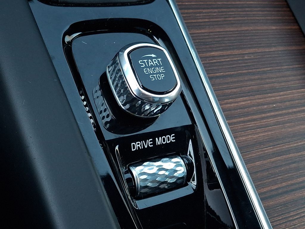 Thumbnail: 2019 Volvo S60 - 19