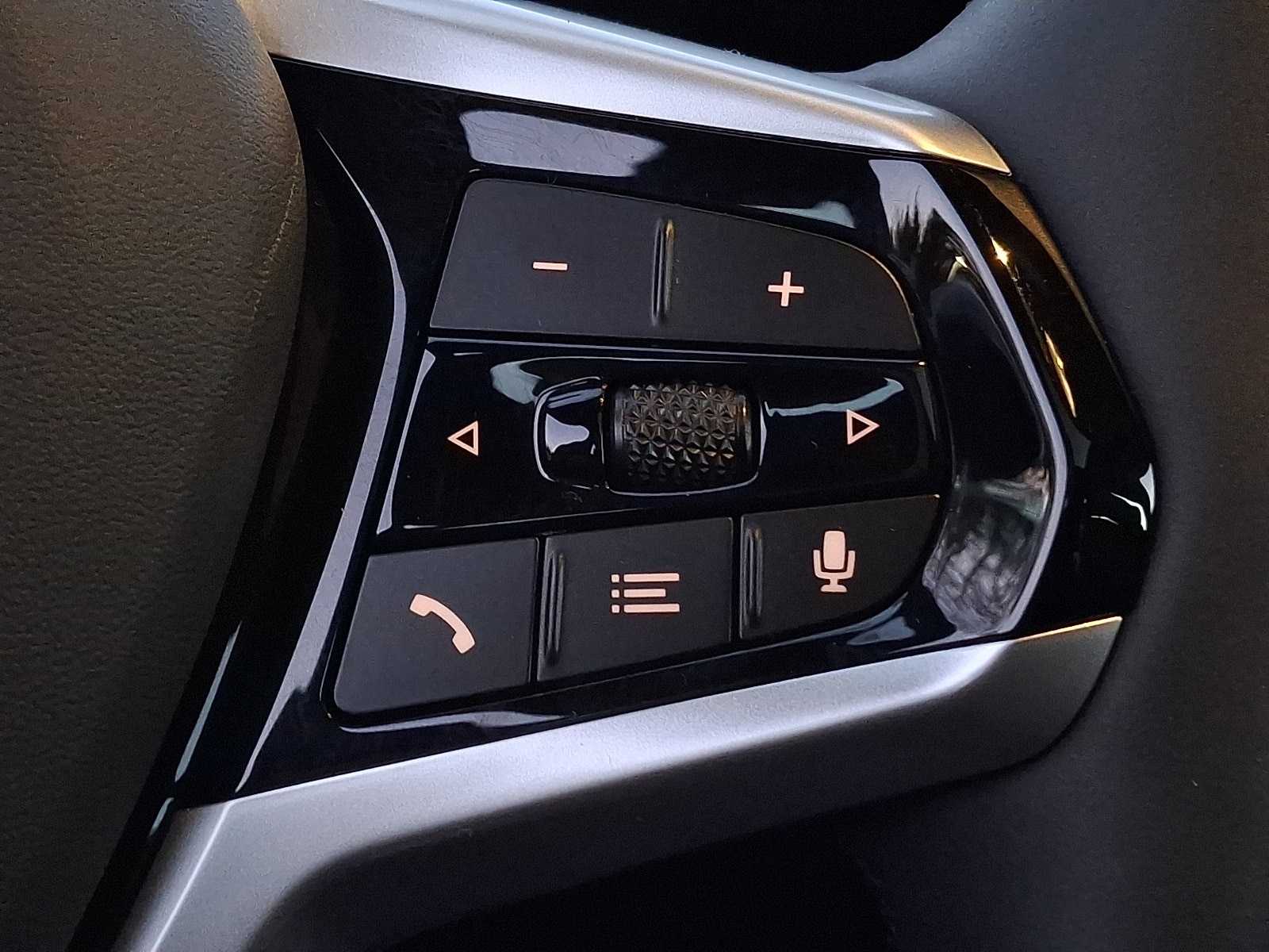 Thumbnail: 2025 BMW i4 - 20