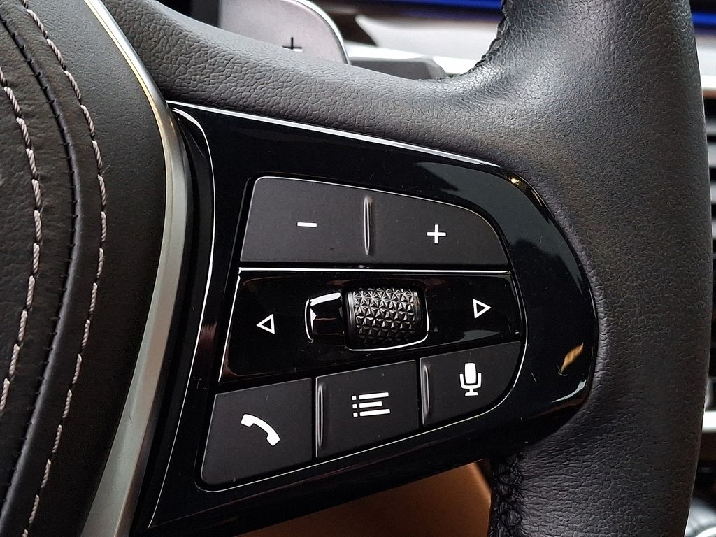 Thumbnail: 2023 BMW 5 Series - 18