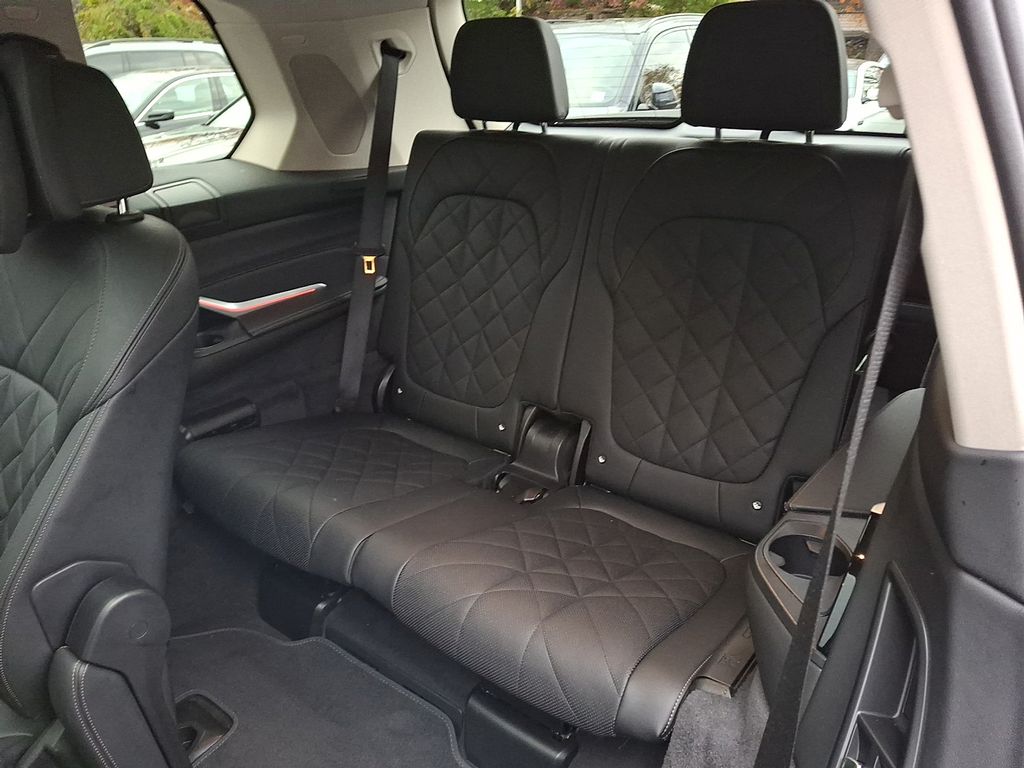 Thumbnail: 2024 BMW X7 - 9