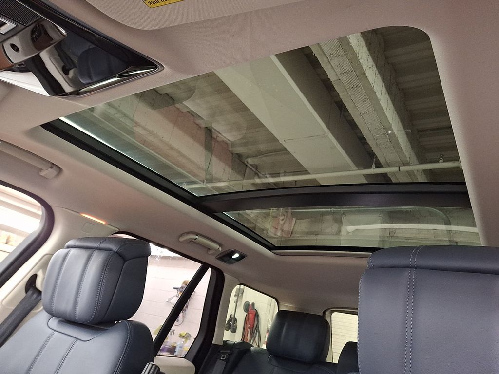Thumbnail: 2021 Land Rover Range Rover - 10