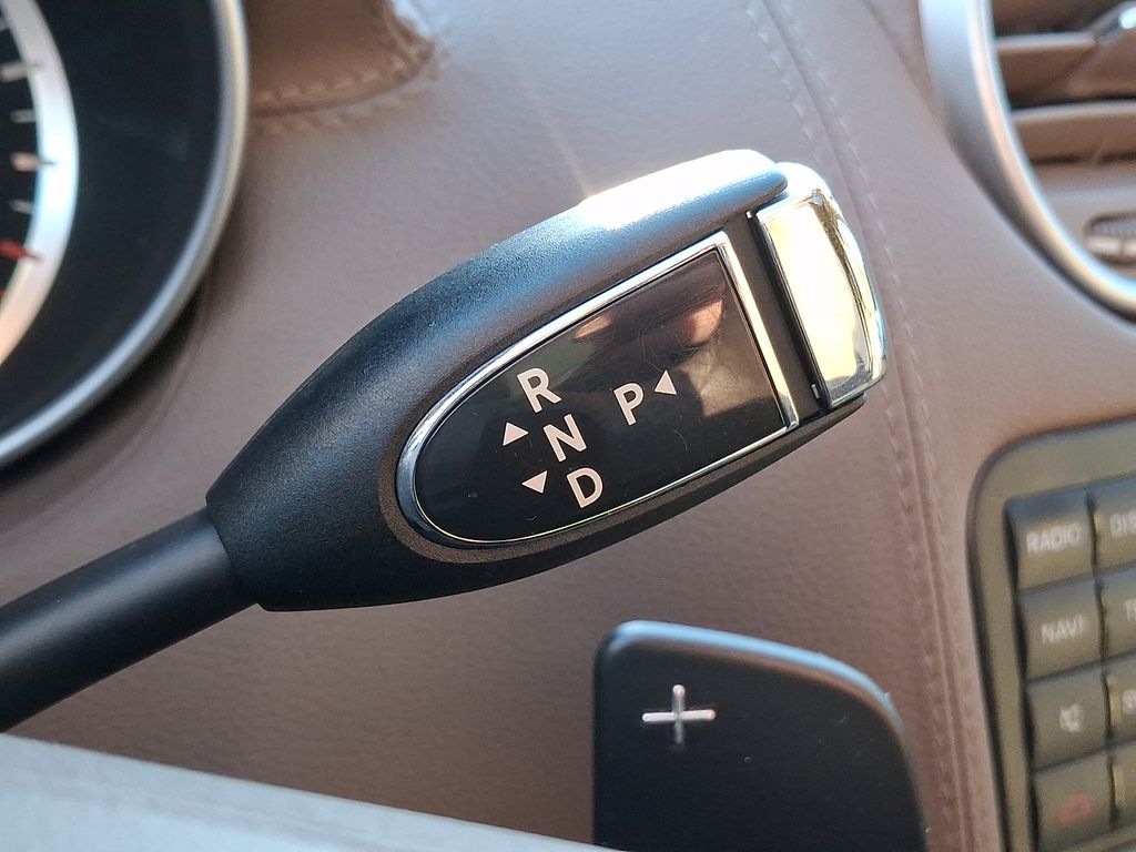 Thumbnail: 2011 Mercedes-Benz GL-Class - 13