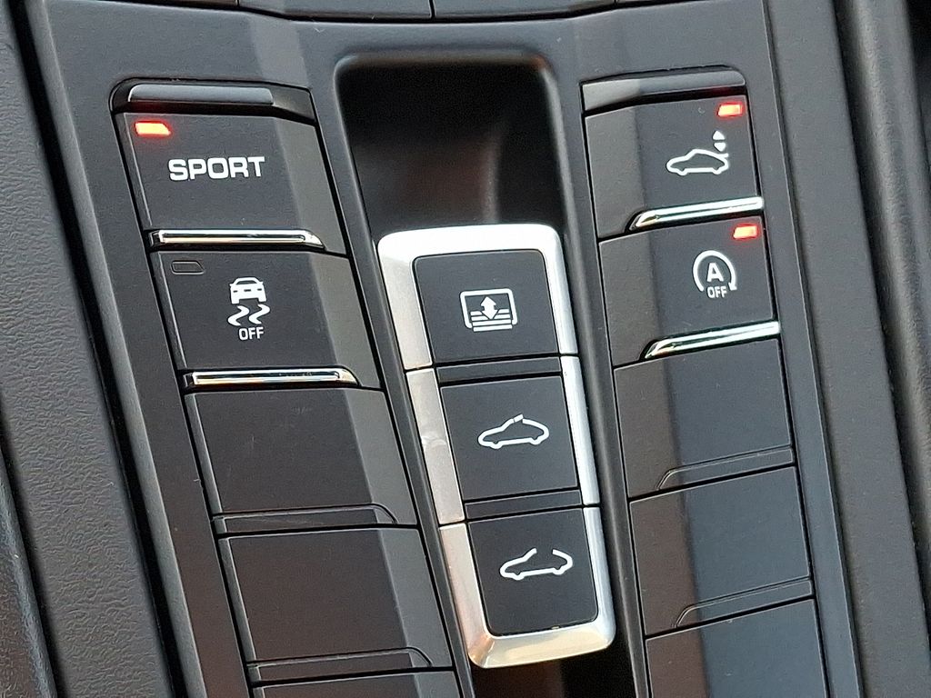 Thumbnail: 2015 Porsche 911 - 25