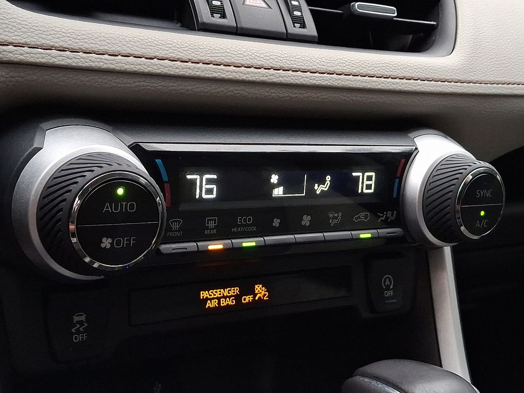 Thumbnail: 2021 Toyota RAV4 - 11