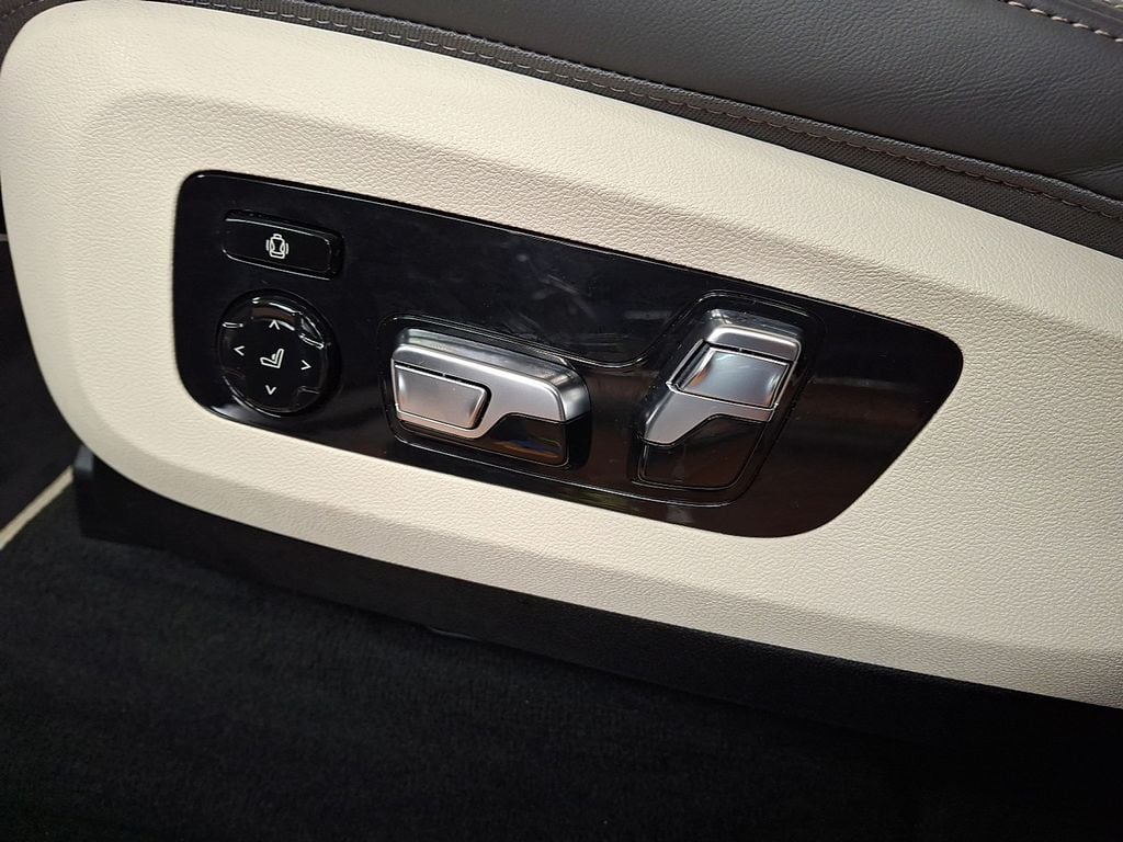 Thumbnail: 2025 BMW X7 - 12