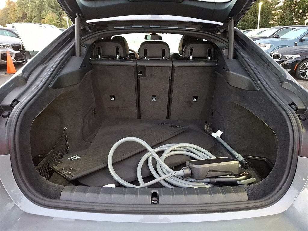 Thumbnail: 2025 BMW i4 - 21