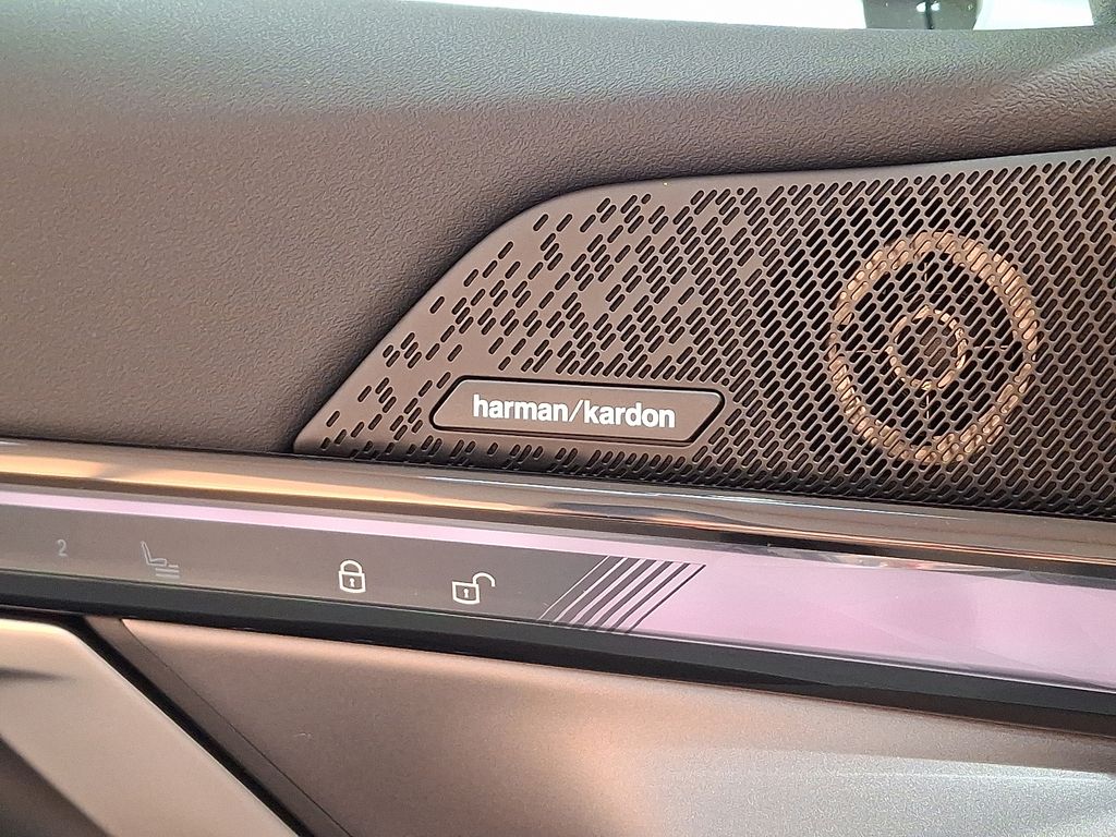 Thumbnail: 2025 BMW i5 - 8