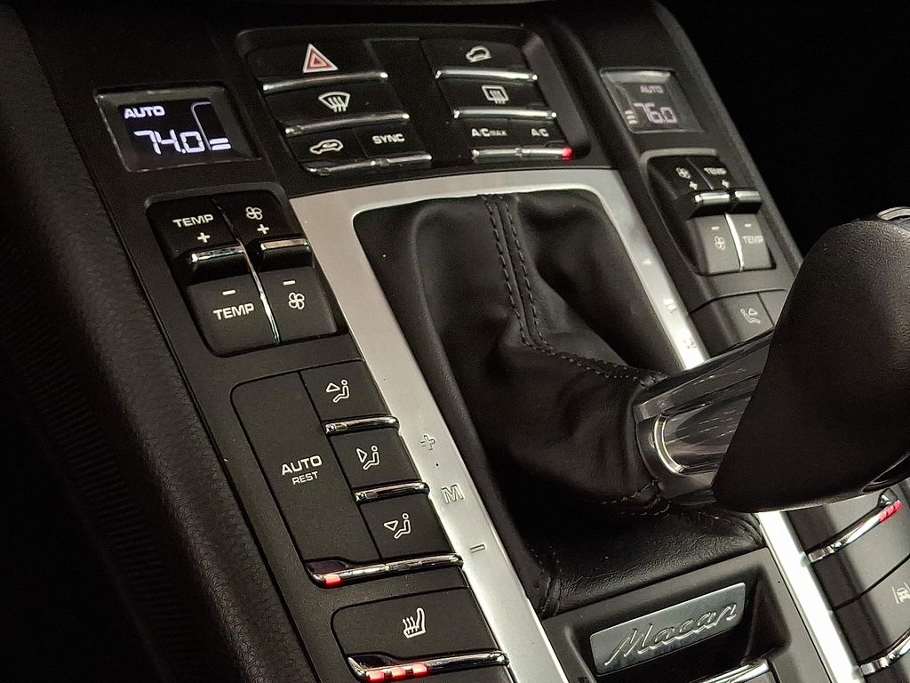 Thumbnail: 2021 Porsche Macan - 10