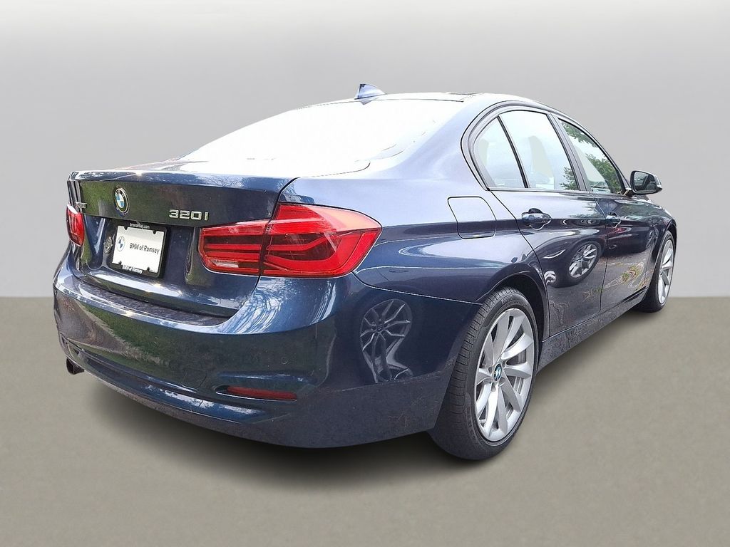 Thumbnail: 2018 BMW 3 Series - 4