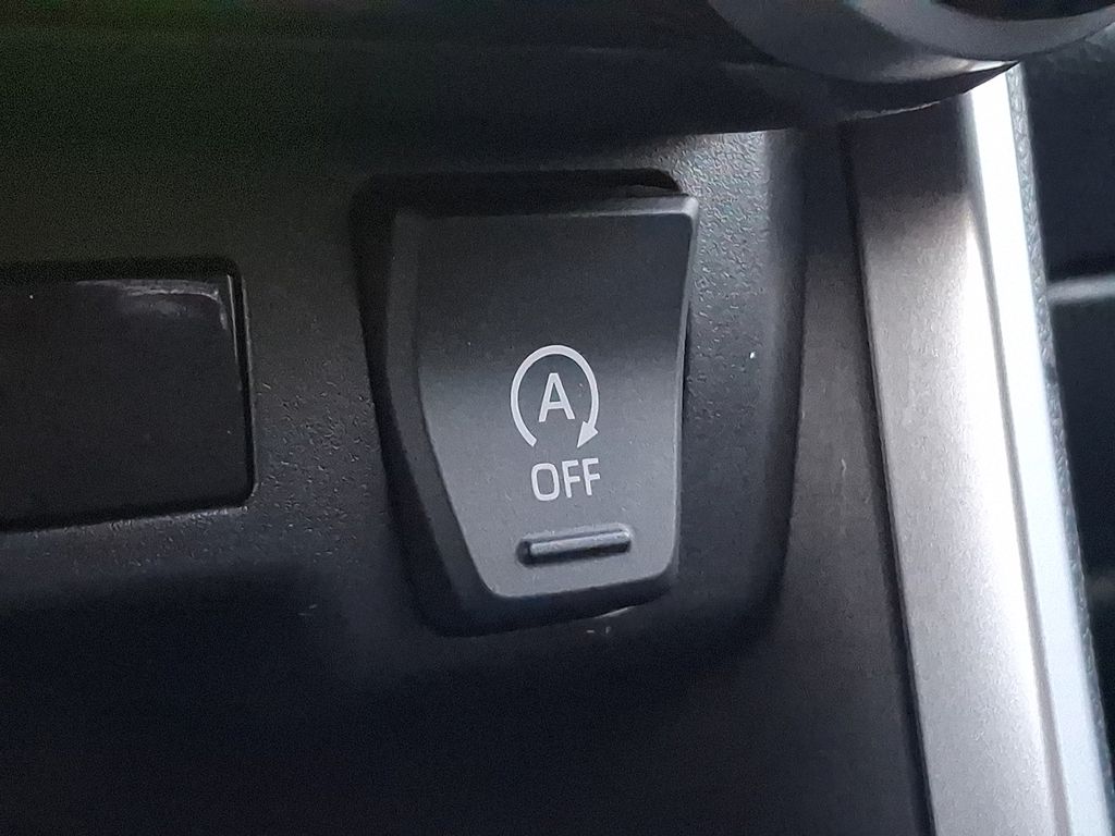 Thumbnail: 2020 Toyota RAV4 - 22