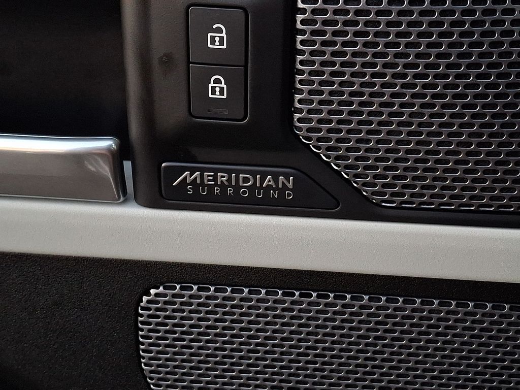 Thumbnail: 2022 Land Rover Defender - 24