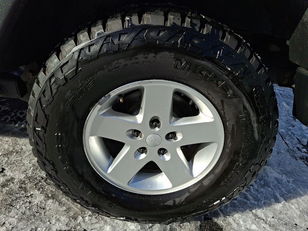 Thumbnail: 2016 Jeep Wrangler - 6