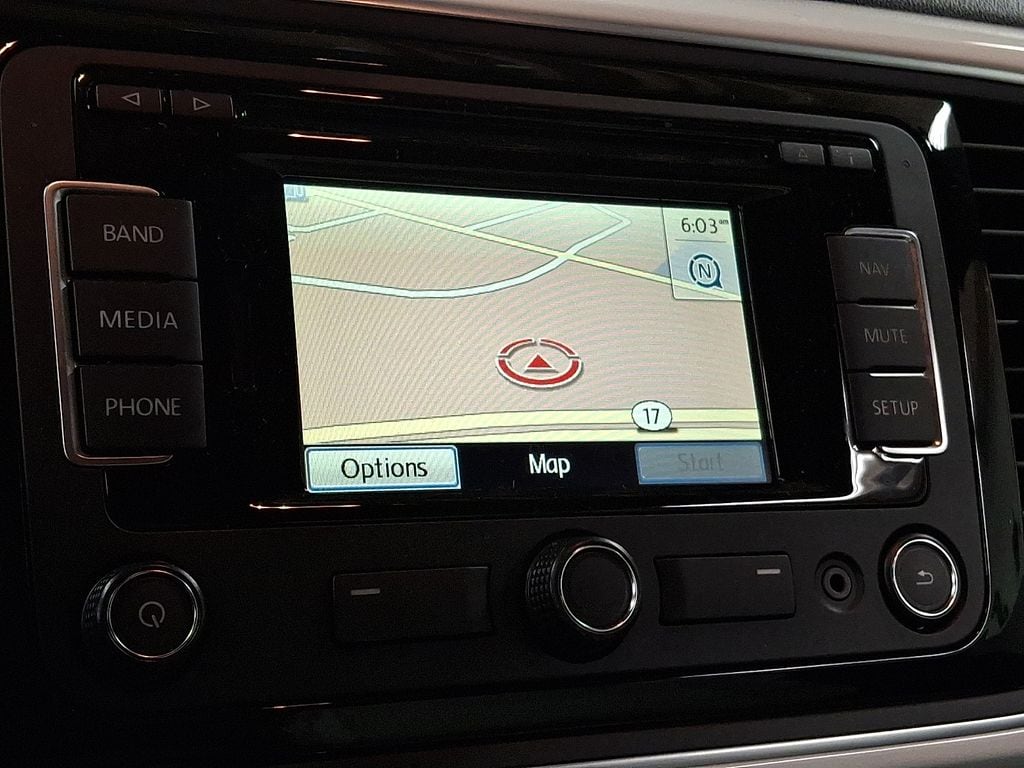 Thumbnail: 2015 Volkswagen Beetle - 15