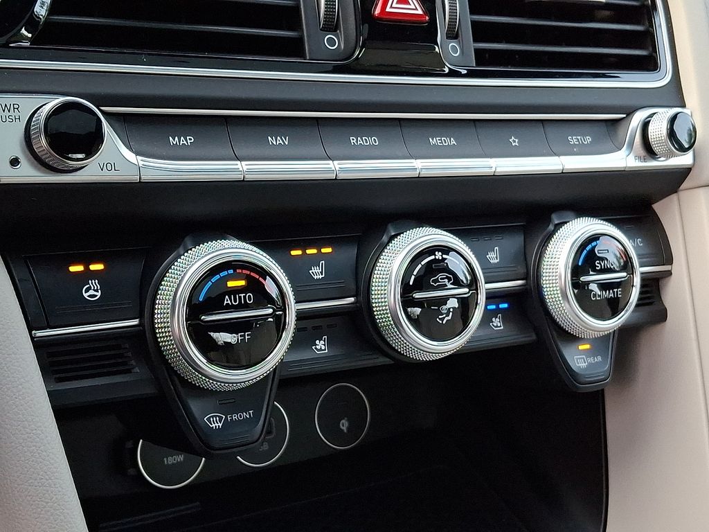 Thumbnail: 2023 Genesis G70 - 13
