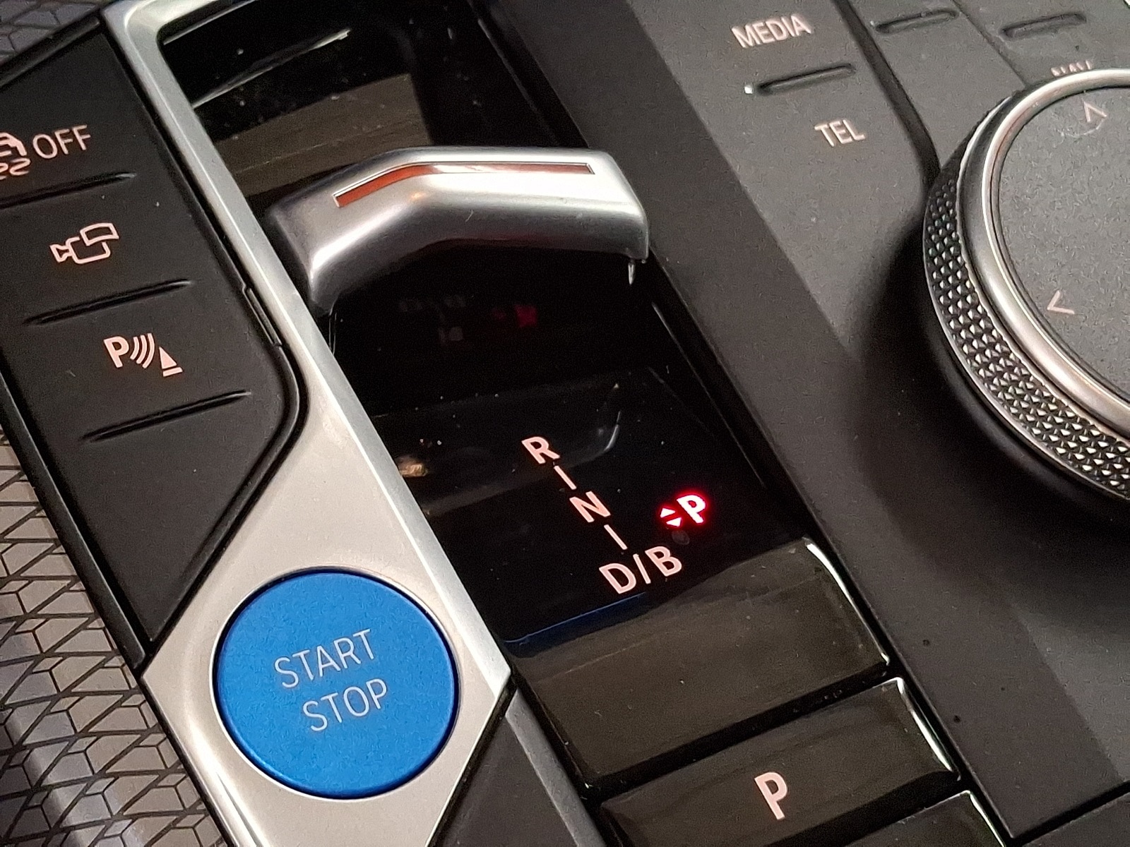 Thumbnail: 2025 BMW i4 - 12