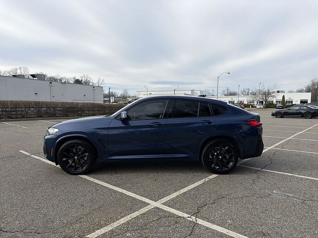 Thumbnail: 2022 BMW X4 - 11