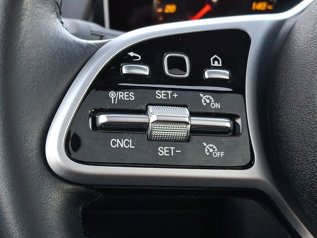 Thumbnail: 2021 Mercedes-Benz GLB - 18