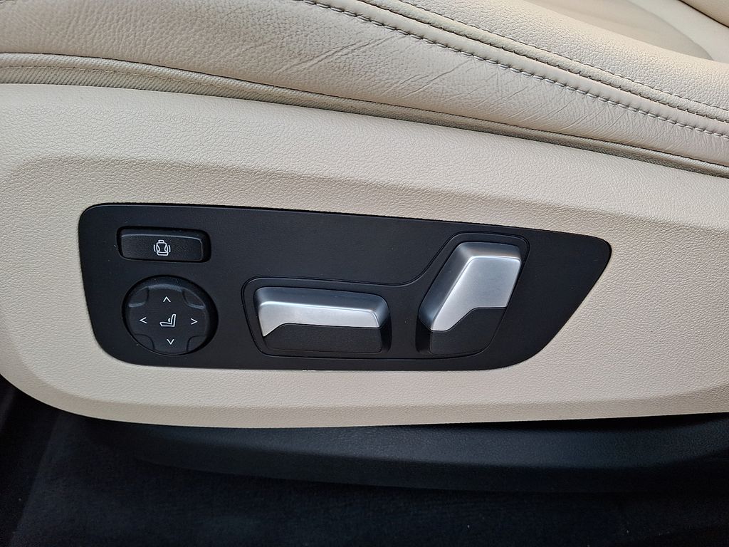 Thumbnail: 2022 BMW X5 - 11