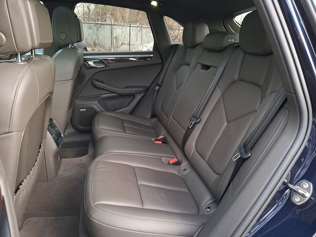 Thumbnail: 2022 Porsche Macan - 8