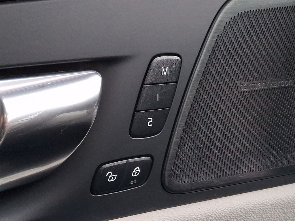 Thumbnail: 2023 Volvo XC60 - 23