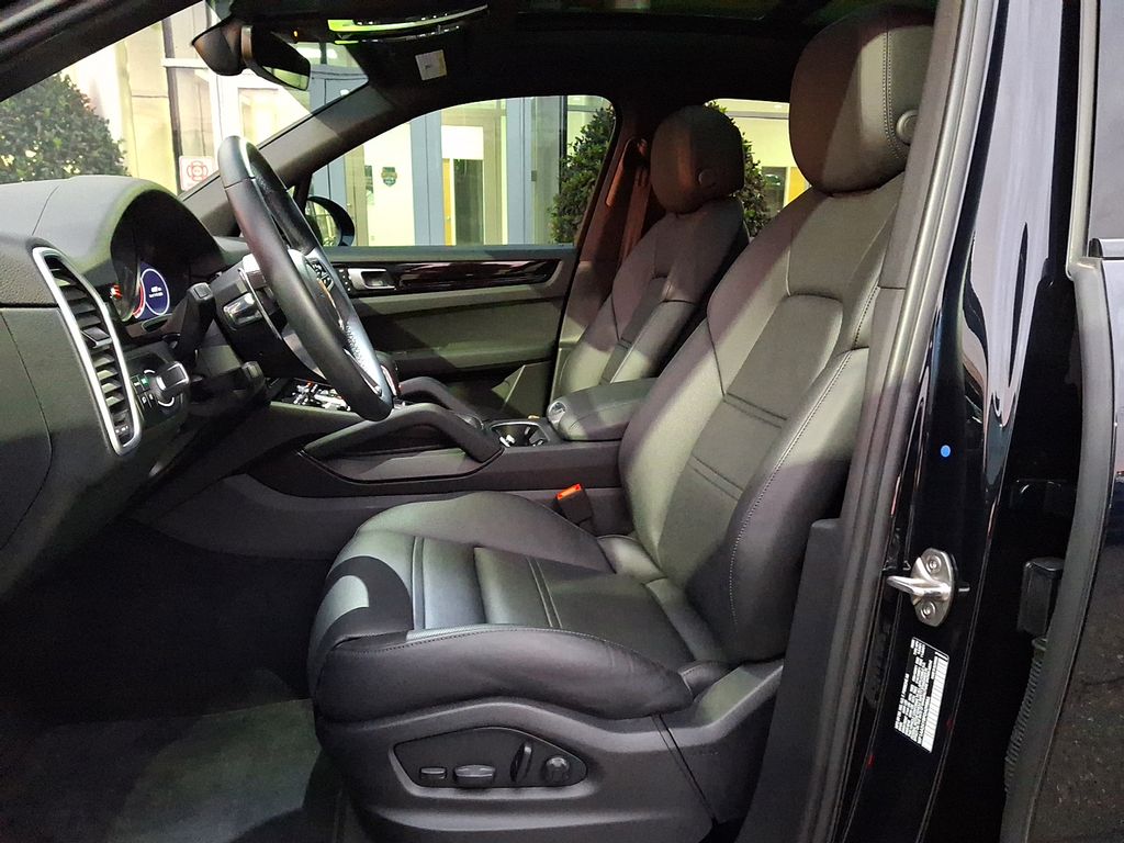 Thumbnail: 2023 Porsche Cayenne - 8