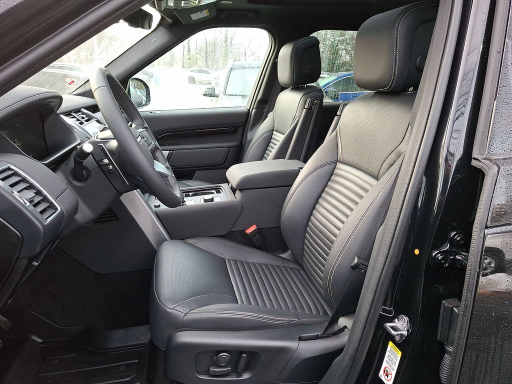 Thumbnail: 2025 Land Rover Discovery - 10