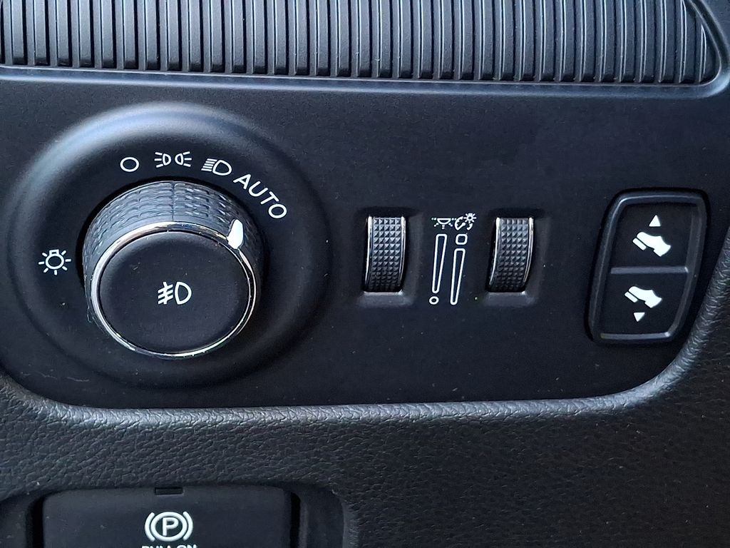 Thumbnail: 2024 Jeep Wagoneer - 22