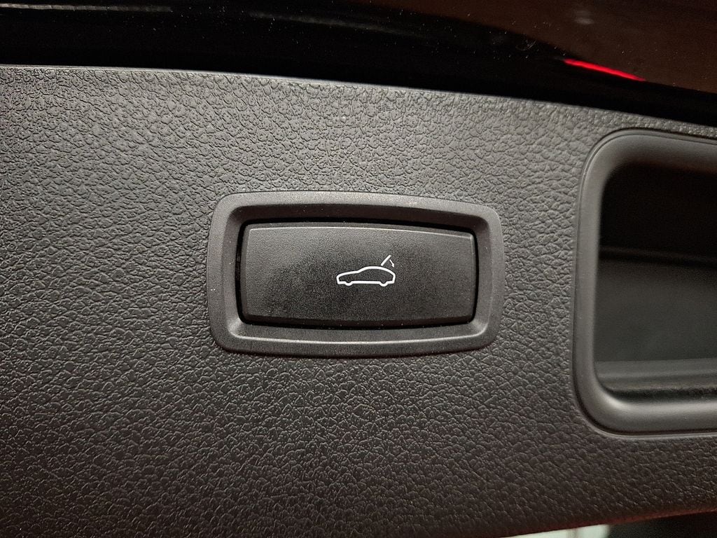 Thumbnail: 2021 Porsche Macan - 22