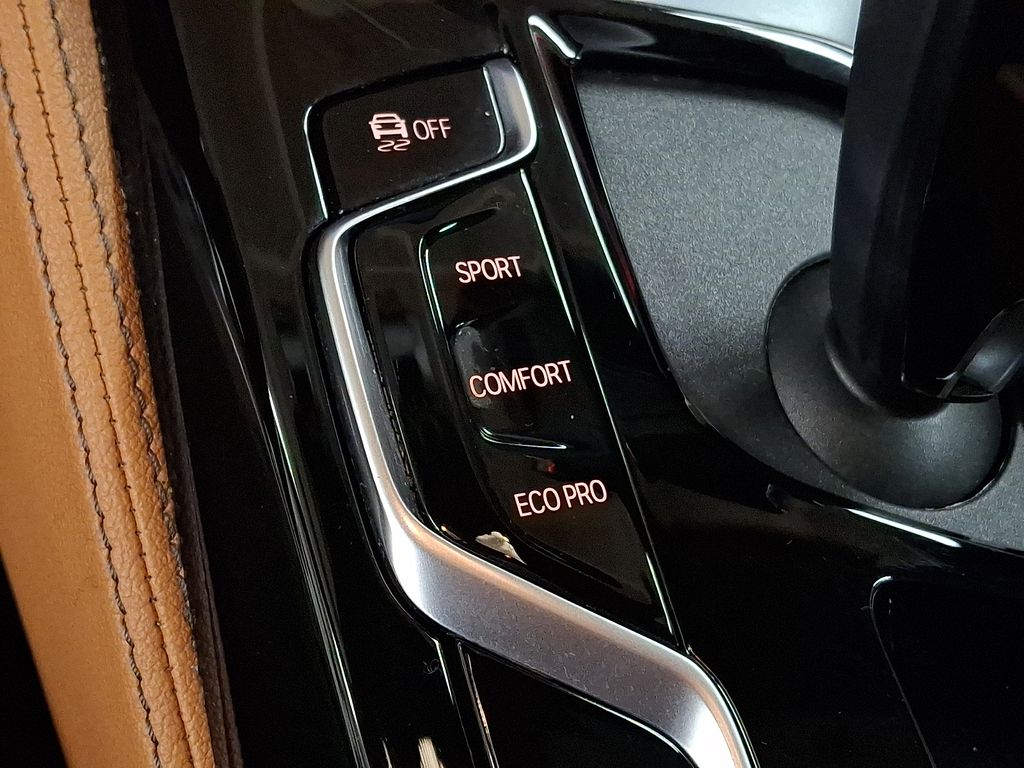 Thumbnail: 2023 BMW 5 Series - 20