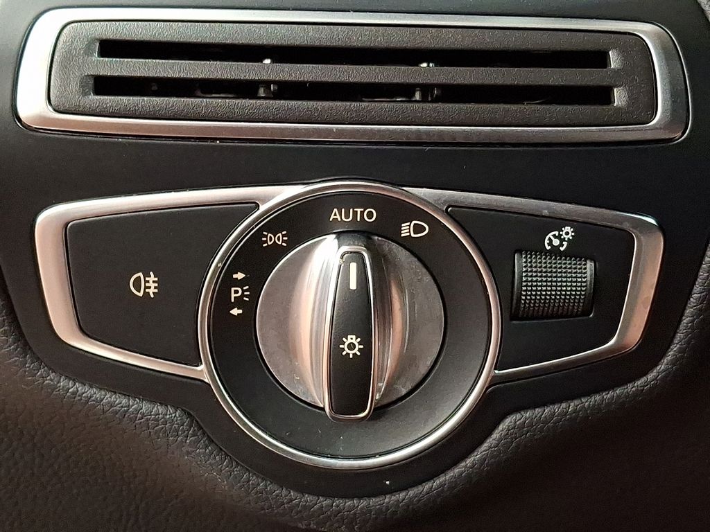 Thumbnail: 2018 Mercedes-Benz C-Class - 21