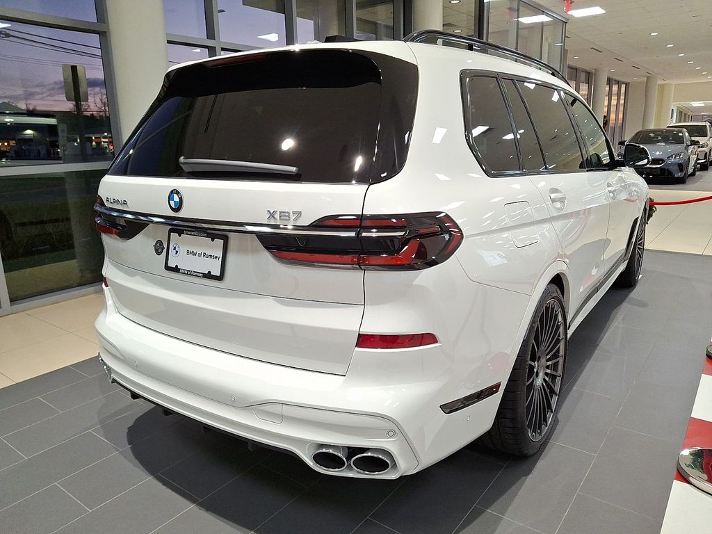 Thumbnail: 2026 BMW X7 - 4