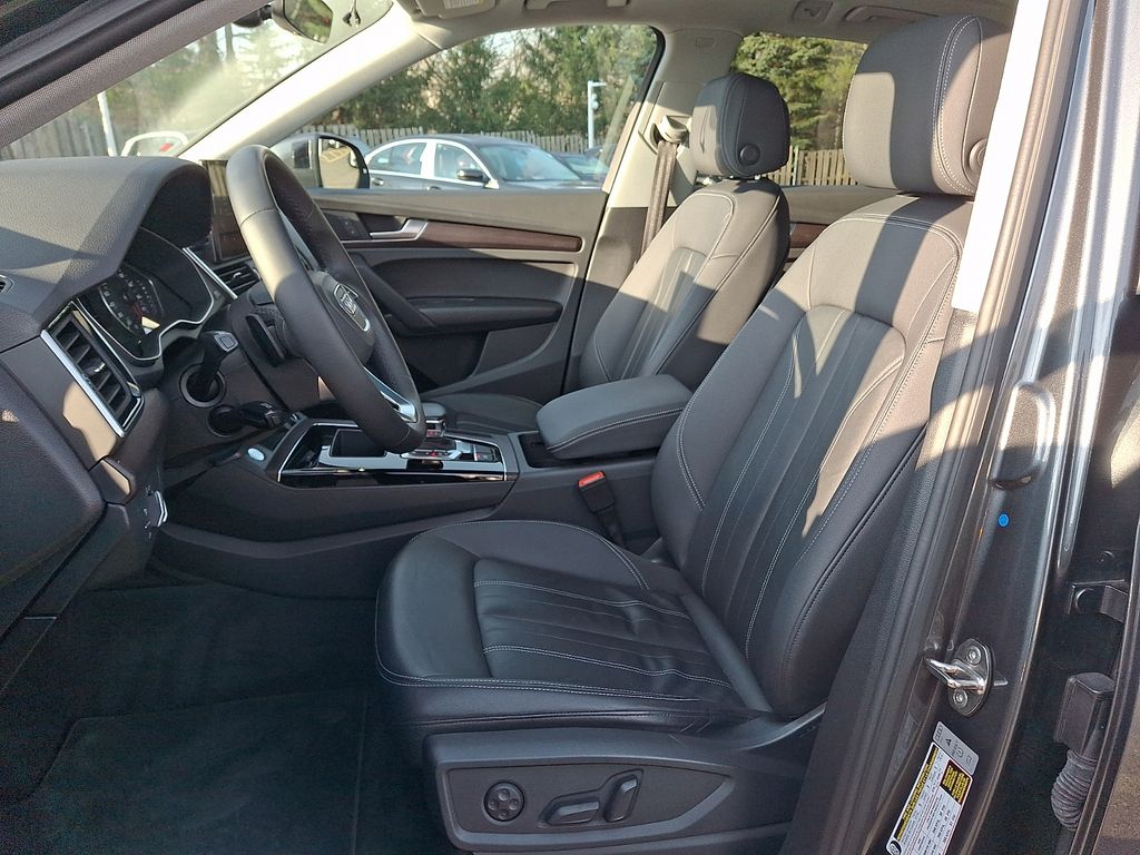 Thumbnail: 2022 Audi Q5 - 10